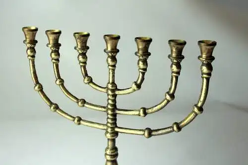 Schöne Menorah aus Messing - Kerzenhalter 7-armig,  Vintage aus den 1970ern