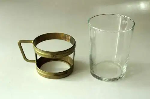 Tolles Set mit 6 Teetassen Messing-Glas auf einem Messingtablett - Groggläser - Vintage aus den 1970ern