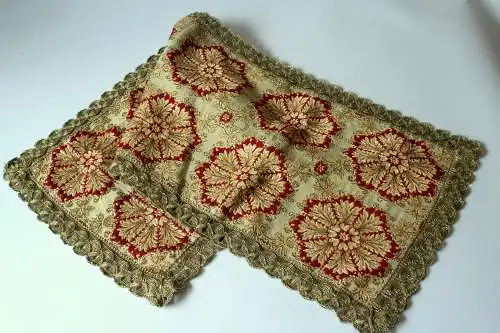 Langer Brokat Tischläufer Deckchen Gobelin Goldkante Handarbeit - Vintage aus den 1960ern