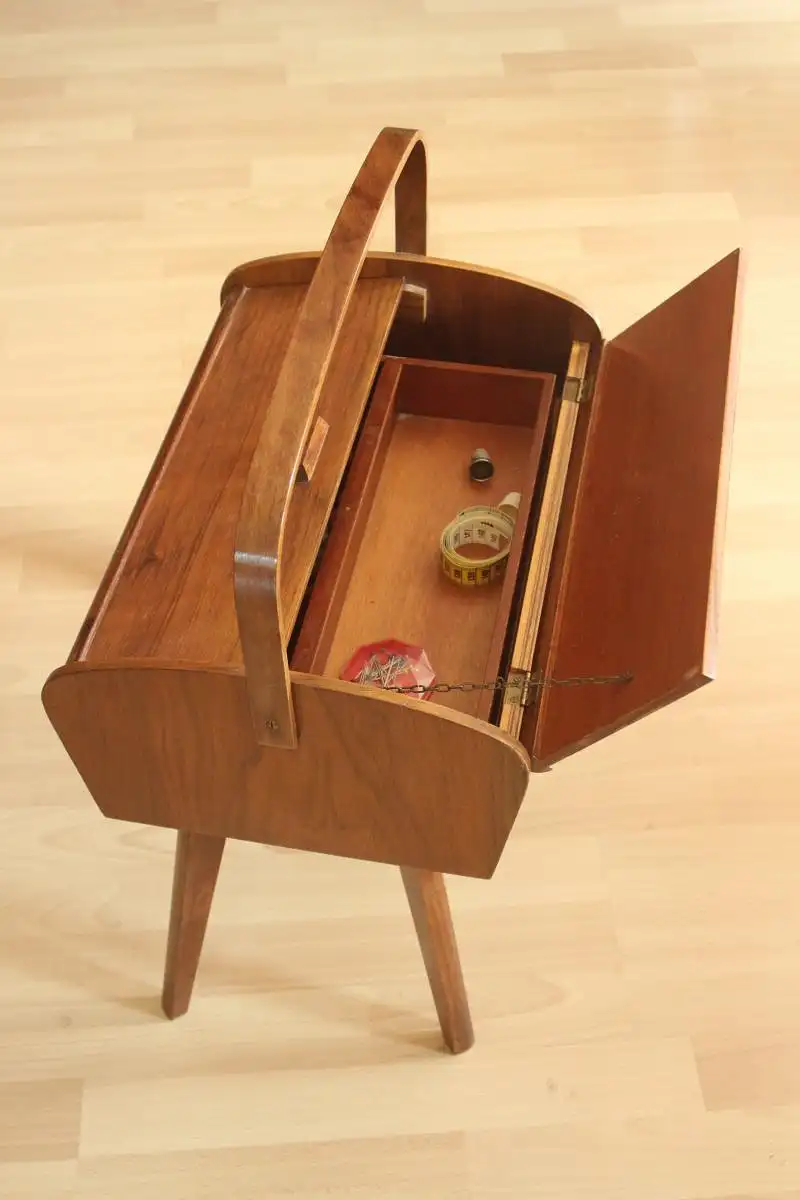 1950s Nähkasten auf Beinen, Handarbeit, Vintage 2