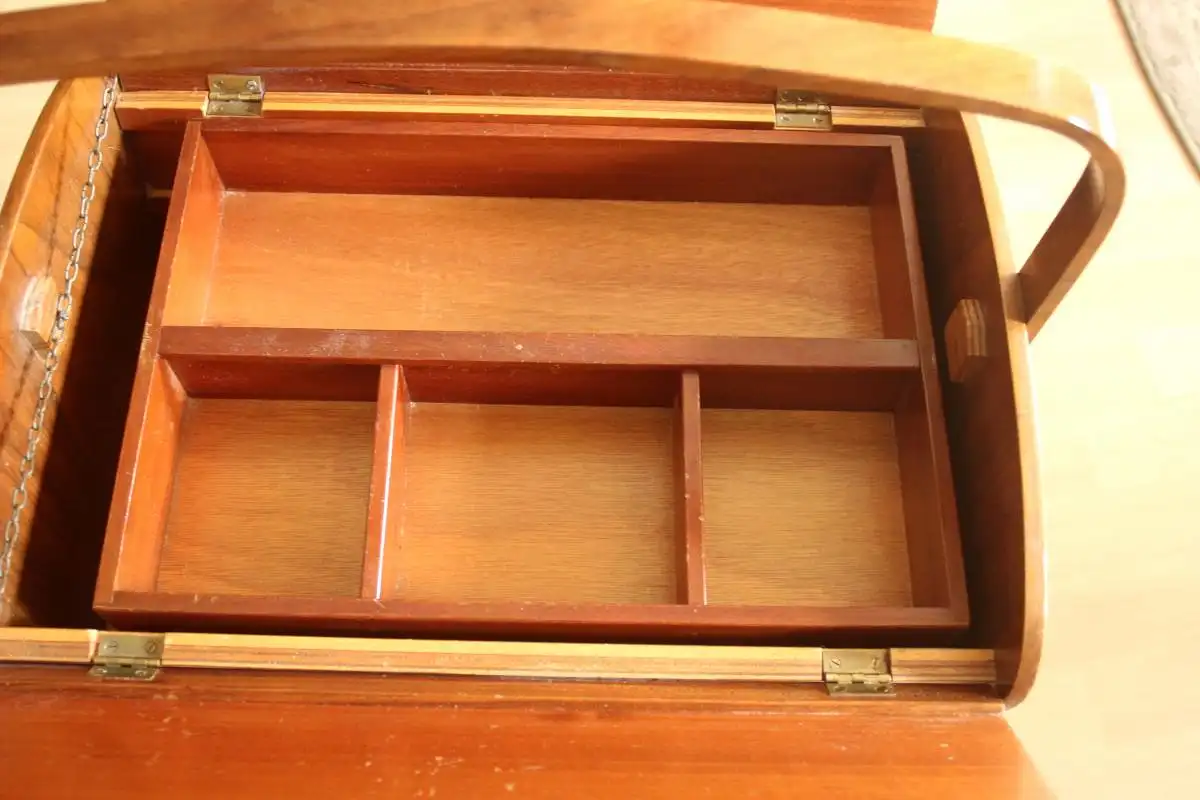 1950s Nähkasten auf Beinen, Handarbeit, Vintage 7