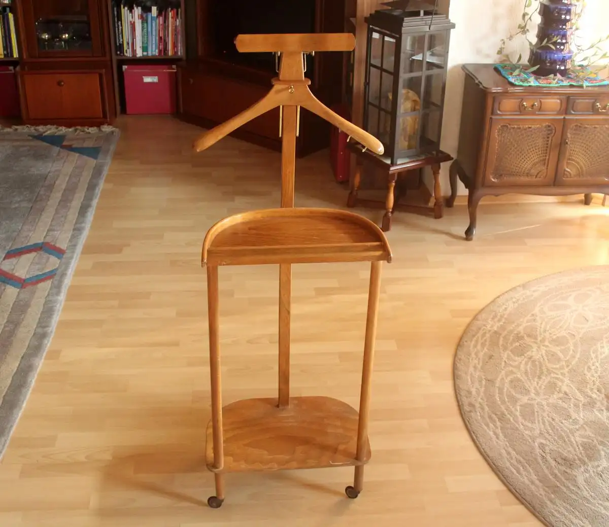 1930s Stummer Diener - Valet Stand - Holz, Metall, Kleiderständer auf Rollen 0