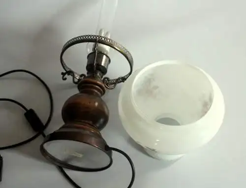 Tischlampe Wohnzimmerlampe im Landhausstil Milchglas, Glasinnenzylinder, Holz/Metallfuß, Vintage