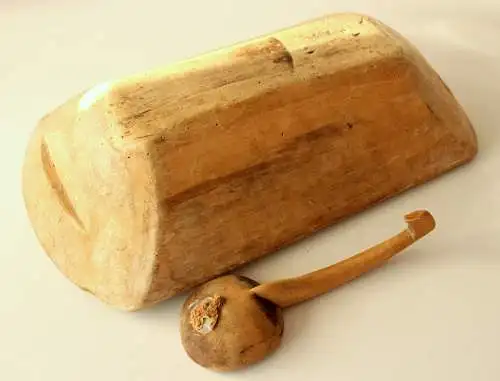 1850s - Antiquität - antiker Backtrog - große Schüssel aus Holz - Teigschüssel mit Holzlöffel