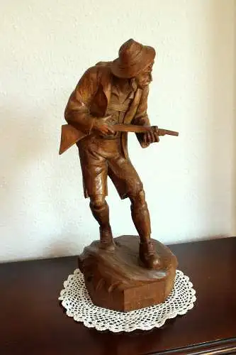 Große Holzskulptur Jäger/Wilderer - Antike Schnitzarbeit - 1930s - Handarbeit - tolle Dekoration für das Jagdzimmer oder die Jagdhütte - wooden sculpture