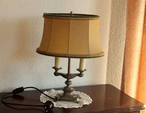 Mid Century Tischlampe - viktorianischer Stil - Wohnzimmerlampe auf Zinnfuß - Vintage