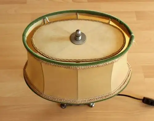 Mid Century Tischlampe - viktorianischer Stil - Wohnzimmerlampe auf Zinnfuß - Vintage