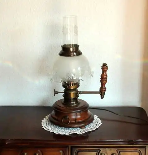 Hochwertige Tischlampe - antiker Stil aus den 1980ern - Landhaus-Stil - Holz, Glas, Metall - Vintage