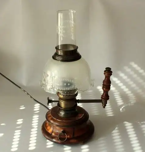 Hochwertige Tischlampe - antiker Stil aus den 1980ern - Landhaus-Stil - Holz, Glas, Metall - Vintage