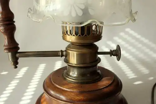 Hochwertige Tischlampe - antiker Stil aus den 1980ern - Landhaus-Stil - Holz, Glas, Metall - Vintage