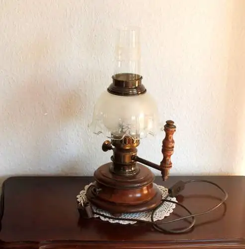 Hochwertige Tischlampe - antiker Stil aus den 1980ern - Landhaus-Stil - Holz, Glas, Metall - Vintage