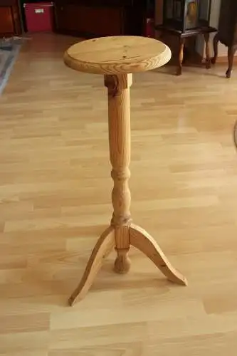 Schöner Holz Blumenhocker aus den 80ern - Handarbeit - gedrechselt - Blumensäule - Vintage