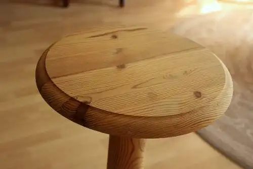 Schöner Holz Blumenhocker aus den 80ern - Handarbeit - gedrechselt - Blumensäule - Vintage