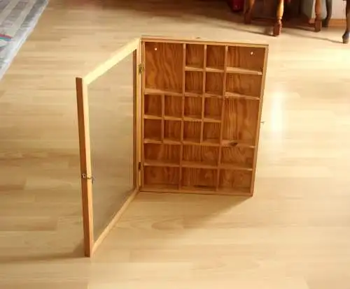 Hübscher Setzkasten mit Glastür - Wandvitrine aus den 1980ern - Sortierkasten Vintage - wooden wall shelf
