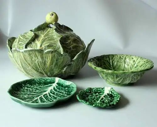 Set Majolika Antik und Vintage große Schüssel Kohlblatt mit Deckel Terrine 1930s - dazu 3 Kohlblattschalen aus den 1970ern - alles Handarbeit