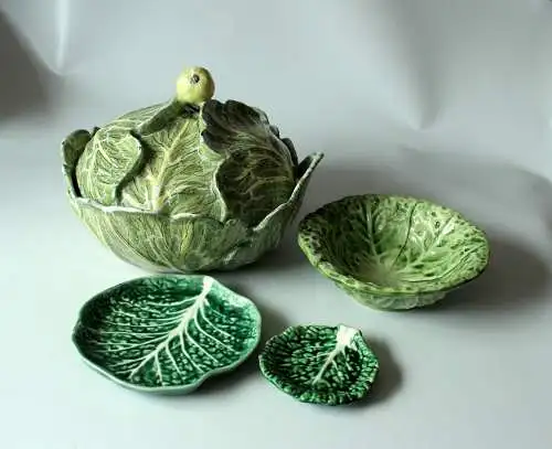 Set Majolika Antik und Vintage große Schüssel Kohlblatt mit Deckel Terrine 1930s - dazu 3 Kohlblattschalen aus den 1970ern - alles Handarbeit