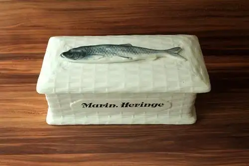 Außergewöhnlicher Fischtopf aus weißer Keramik - den Deckel ziert ein Fisch - Matjestopf - Terrine - Heringstopf - Vintage aus den 1950ern