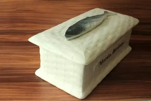 Außergewöhnlicher Fischtopf aus weißer Keramik - den Deckel ziert ein Fisch - Matjestopf - Terrine - Heringstopf - Vintage aus den 1950ern