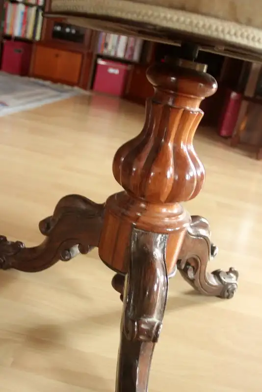 1920s Antiker hochwertiger Klavierhocker - drehbar - handgearbeiteter Fuß - Holz, Stoff, Metall 3