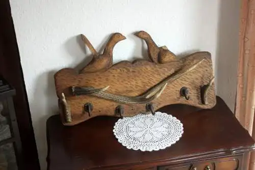 Mid Century Garderobe Holz mit Geweih und 4 Metallhaken, Vintage - wall mounted wooden coat rack - tolle Deko für die Jagdhütte/Jagdzimmer 