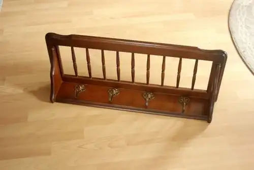 1950er Rockabilly stabile Garderobe mit Hutablage Holz Nussbaum mit 4 Messinghaken - Vintage, wall mounted coat rack with 4 brass hooks 