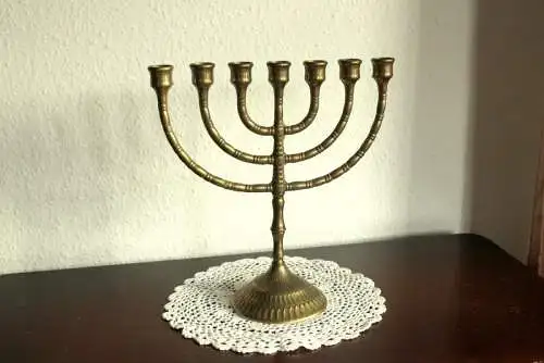 1950s große Menorah aus Messing Kerzenhalter 7 armig, Kandelabra, Vintage, mid century, brass menorah, brass candle holder, candelabra 