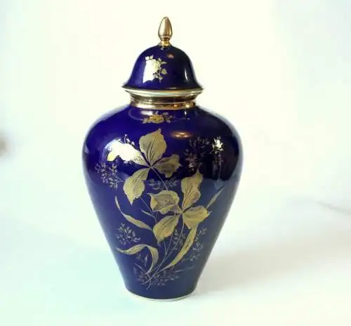  Royal Bavaria KPM Deckelvase Porzellanvase Handarbeit, gemarkt, echt Cobalt mit floralen Motiven Vintage Mid Century porcelain vase by KPM 