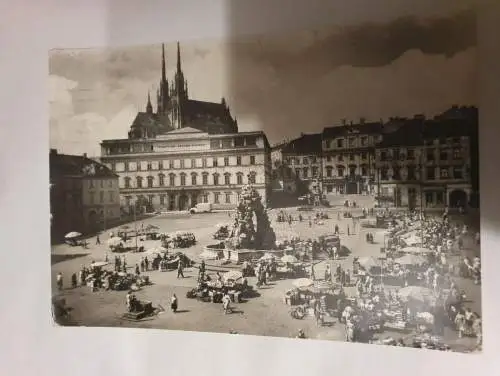 Brno - Einer der ältesten Räume der Stadt - Platz des 25. Februar mit dem Gebäude des Mährischen Museums