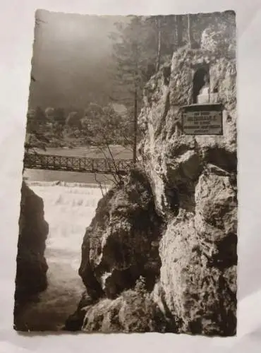 Maxsteg mit Lechfall und Denkmal bei Füssen im Allgäu