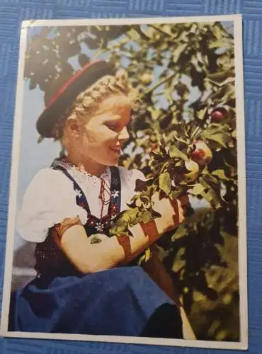 Mädchen in Tracht