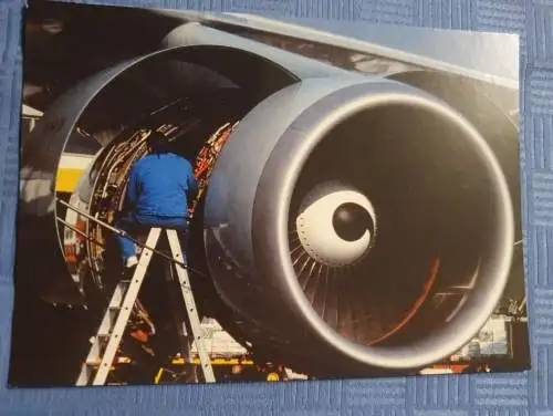 Lufthansa Technik - Arbeiten am Triebwerk