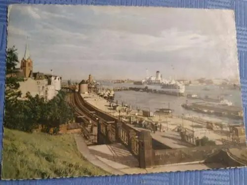 Hamburg - Blick vom Stintfang out Überseebrücke mit Passagierschiff ,,Arcadia"