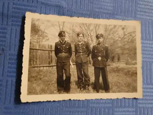 3 Soldaten im Garten