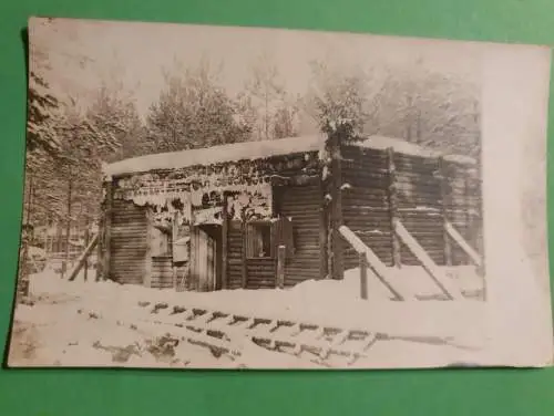 Holzhaus im Winter