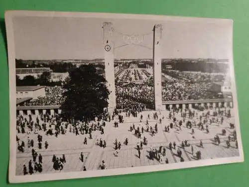 Olympia 1936 - Band 2 - Bild Nr 11 - Olympiastadion Osttor