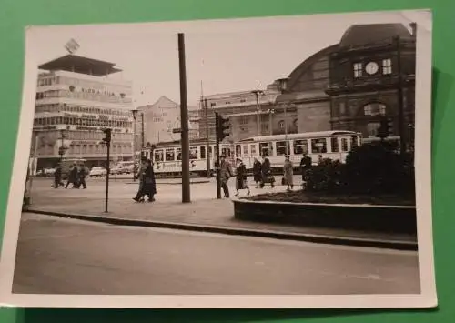 Bahnhof mit Strassenbahn