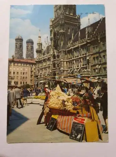 München - Rathaus und Frauenkirche