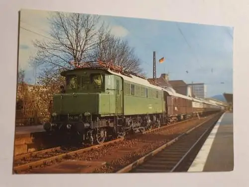 Elektro Schnellzuglokomotive 104 019-5