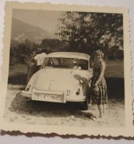 Frau mit Citroen DS