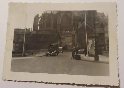 Kathedrale Metz mit Autos