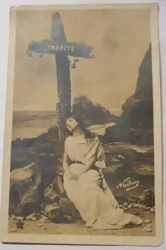 Charite - Frau mit Kreuz