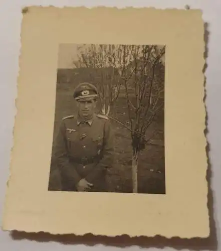 Wehrmacht Soldat auf Wiese