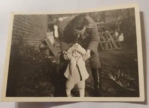 Marine Soldat mit Kleinkind