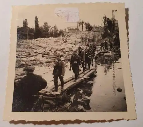 Wehrmacht bei Flussüberquerung