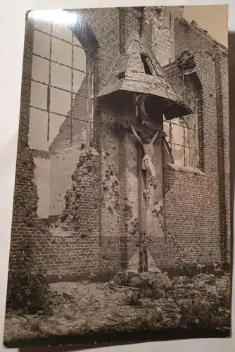 Zerstörte Kirche in Flandern