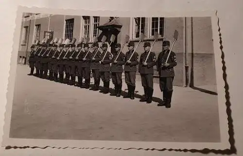 RAD Soldaten mit Spaten