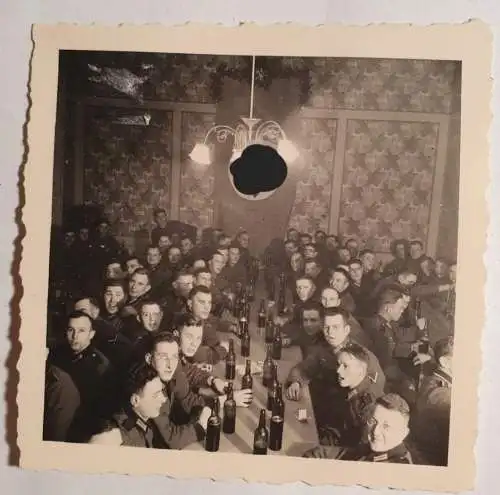 Soldaten am Tisch - 1941