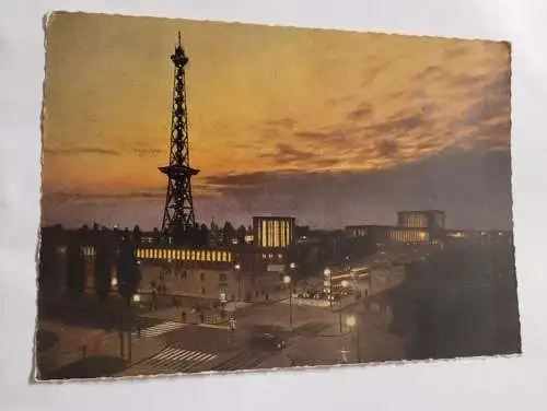 Berlin - Funkturm mit Messehallen
