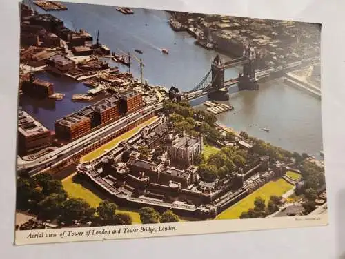 Luftaufnahme des Tower of London und der Tower Bridge, London