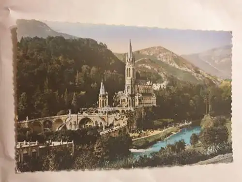 Lourdes - La Basilique